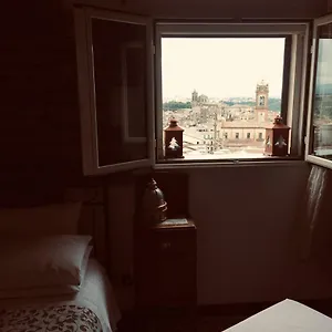 Casa Tipica Siciliana Patronale Tremetrisoprailcielo Con Vista, Colazione Interna In Terrazzo Panoramico Caltagirone